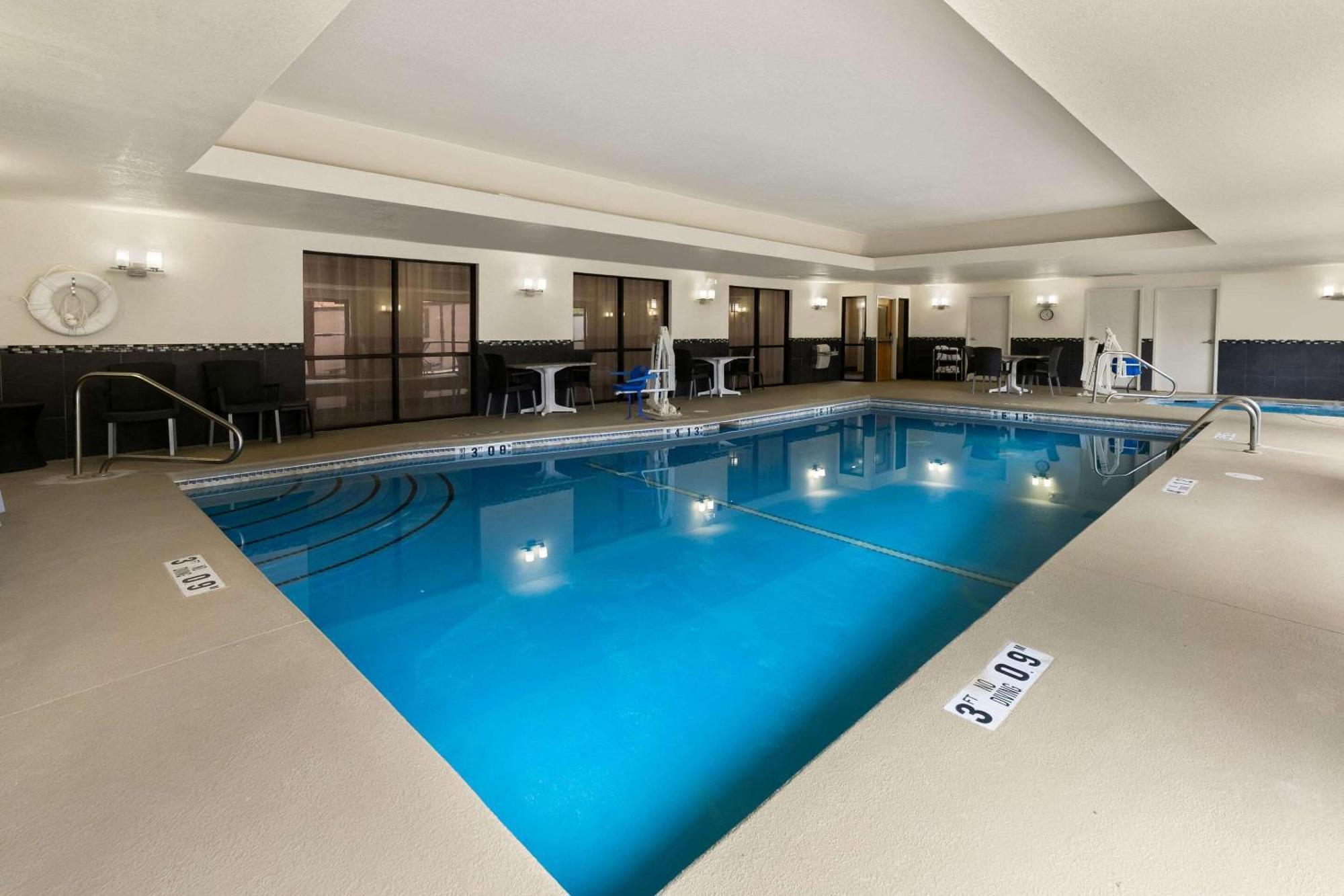 Comfort Suites Commerce Exteriör bild